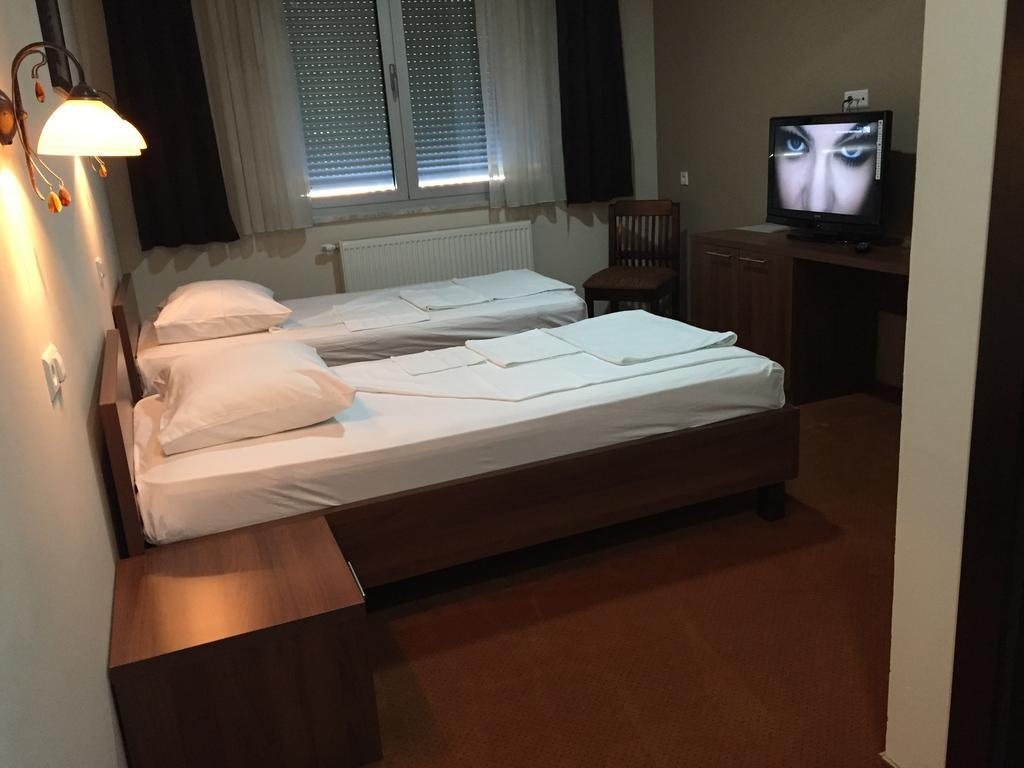 Hotel Oaza Konjic Quarto foto