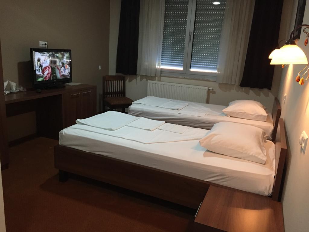 Hotel Oaza Konjic Quarto foto